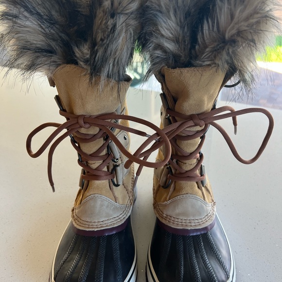 Sorel Joan of Arctic boots in Taffy and Royale. Size 8. - Picture 3 of 10